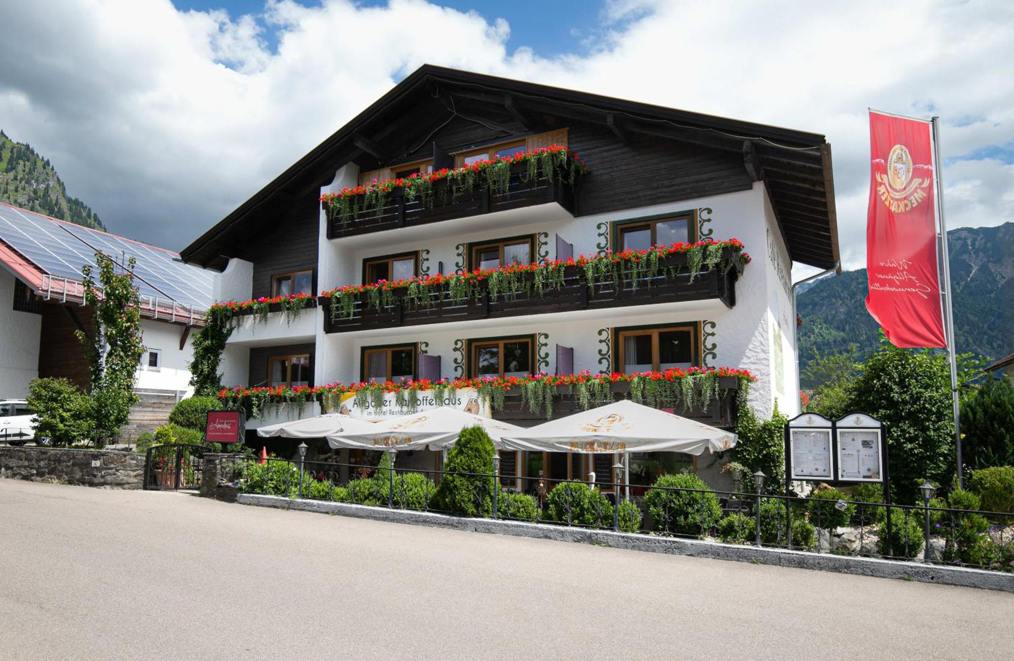 Hotel Restaurant Amadeus - Inclusive Skipass Und Vieles Mehr Bad Hindelang Dış mekan fotoğraf